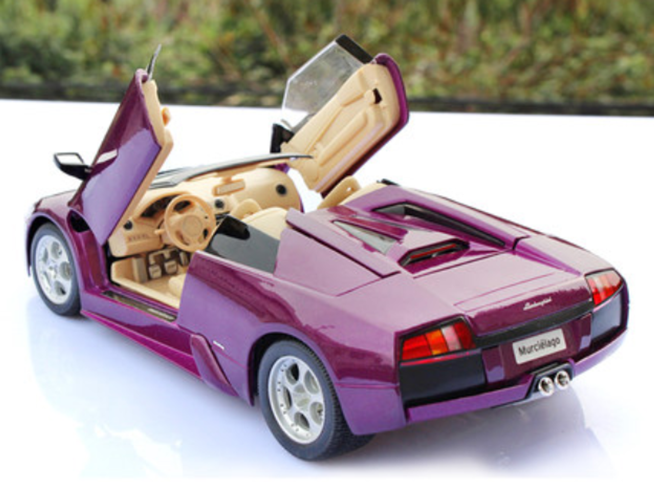  1 18  Maisto  Lamborghini Murcielago Roadster LP640 Purple 