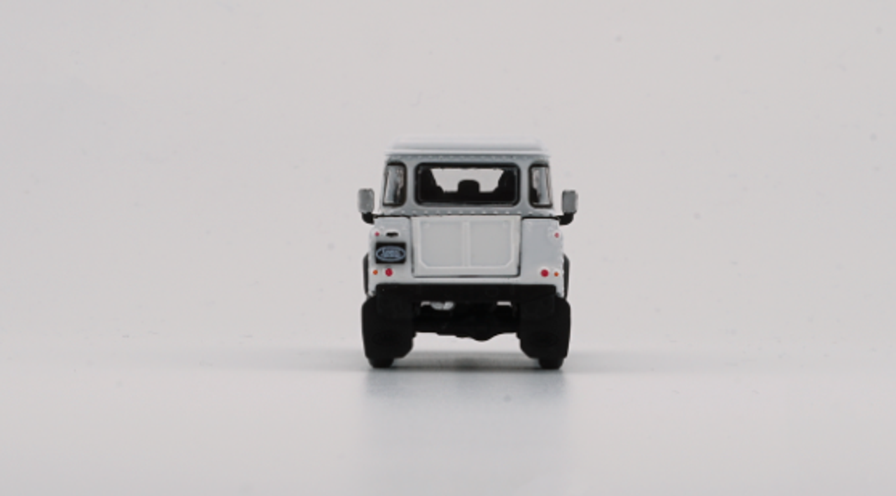  1/64 BM Creations Land Rover 2016 Defender 110 Pick Up White