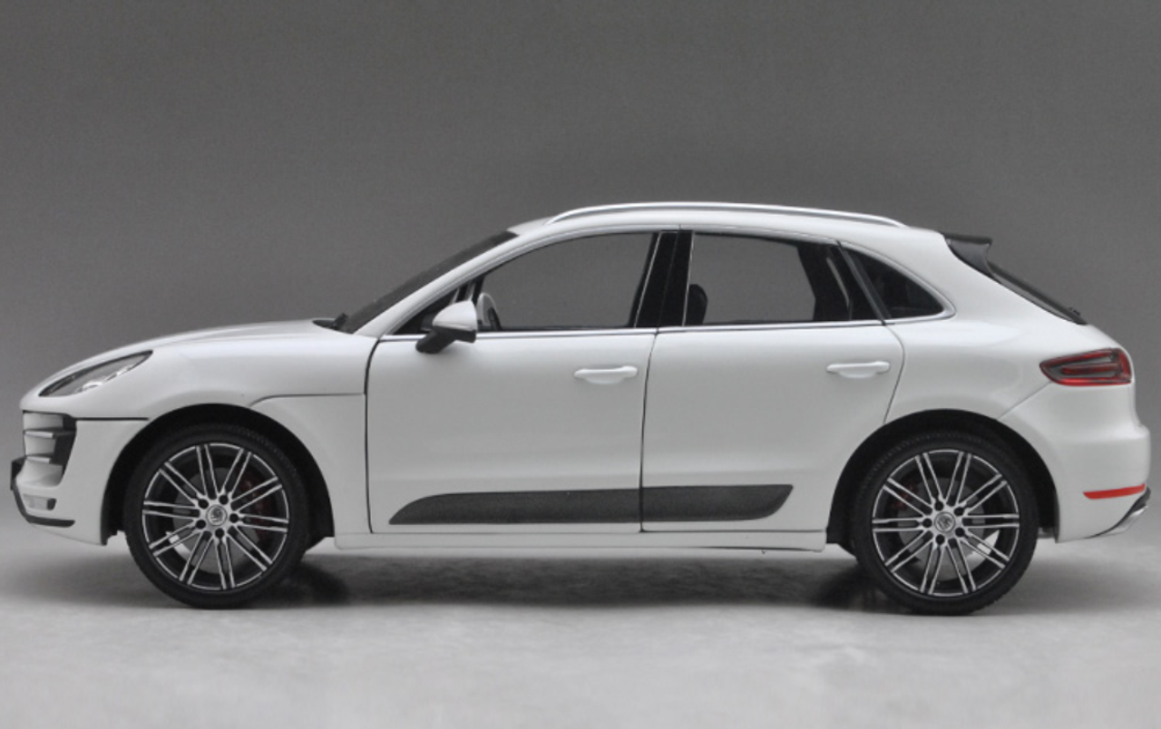 1/18 Minichamps Porsche Macan Turbo (White) Diecast Car Model Limited 504