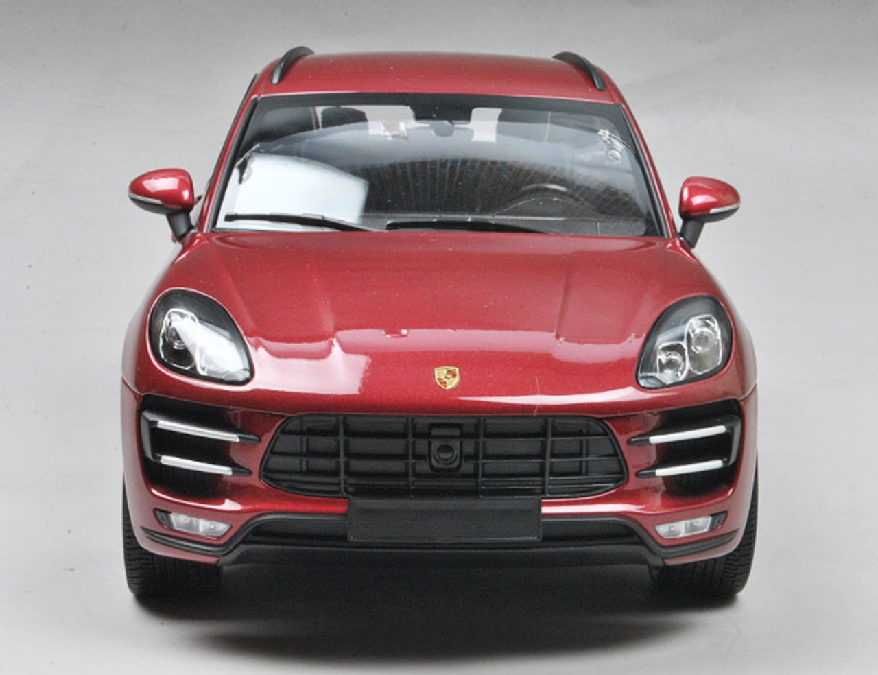 1/18 Minichamps Porsche Macan Turbo (Red) Diecast Car Model Limited 1002