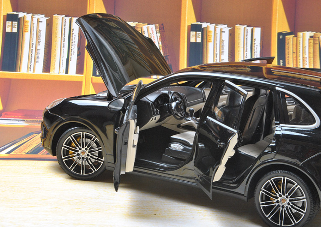 Porsche - Cayenne Turbo S 2015 - Minichamps - 1/18 - Autos Miniatures Tacot