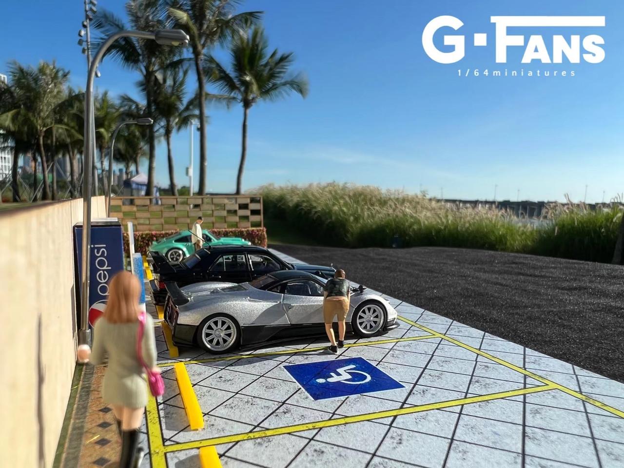 1/64 G-Fans High Rise Garden Parking Lot Diorama (cars & figures