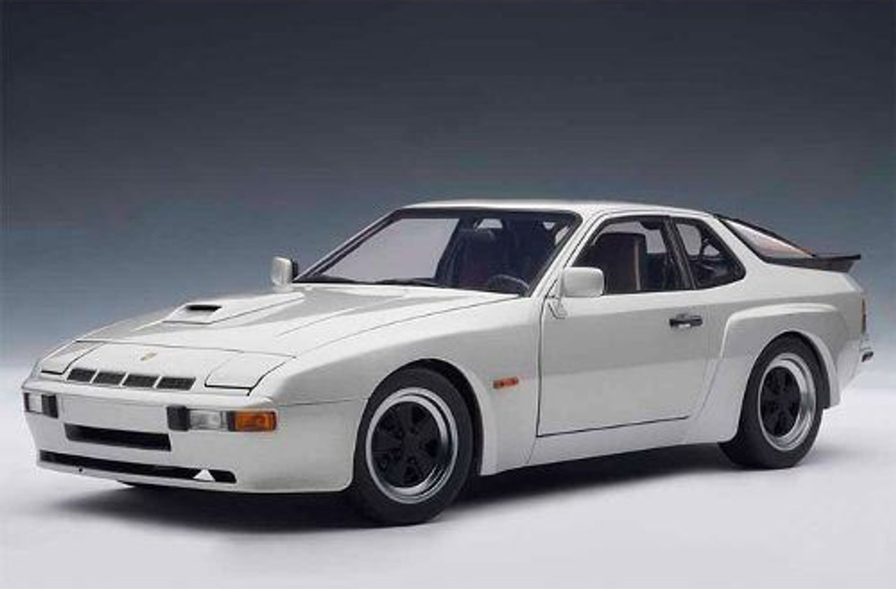 1/18 AUTOart ポルシェ 924 カレラ GT 1980