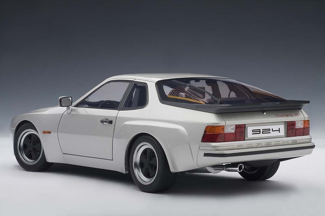 最新入荷】 1 18 AUTOart ポルシェ 924 カレラ GT 1980 mandhucollege