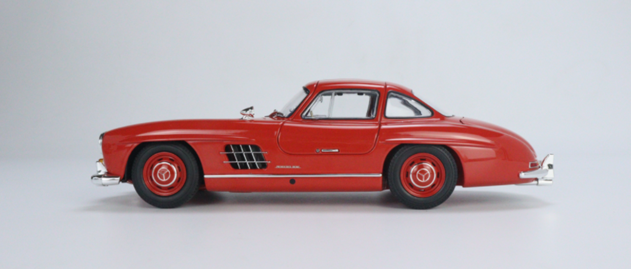 1/18 MINICHAMPS Mercedes-Benz 300SL (W198I) 1954 CLDC Exclusive Red with Blue Interior Diecast full open