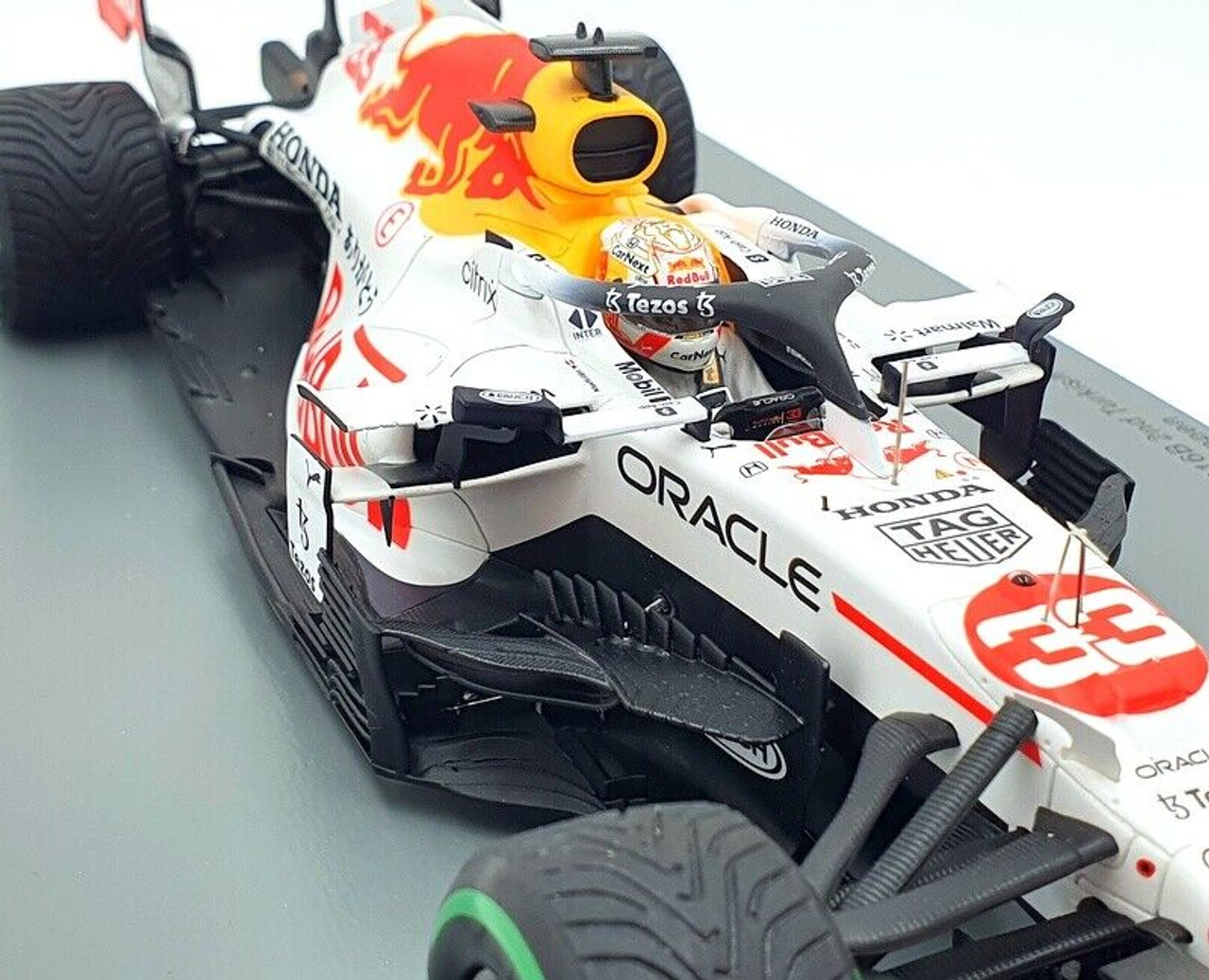 1/18 Spark 2021 Formula 1 Red Bull Racing Honda RB16B #33 Max Verstappen  2nd Place Turkish GP Car Model