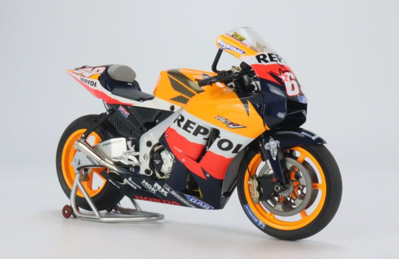 1/12 Minichamps 2006 Nicky Hayden Honda RC211V #69 MotoGP World Champion Motorcycle Model