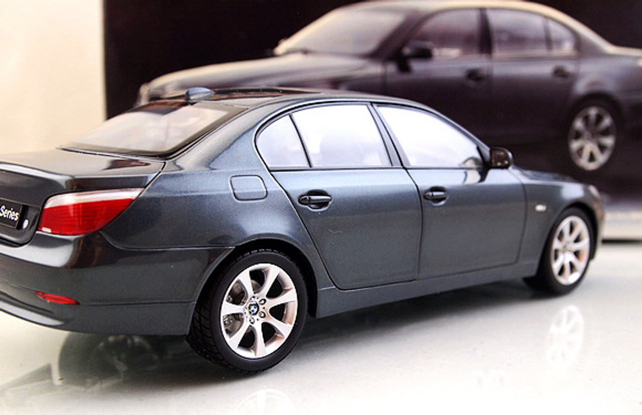 Kyosho 京商 1/18 BMW 545i Touring Kyosho 京商 1/18 BMW 545i Touring BMW E61 545i Touring Light