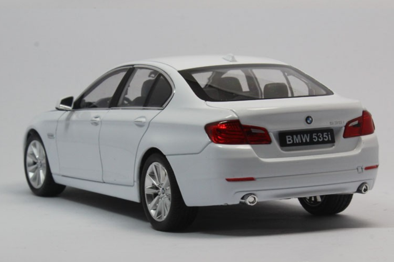 1/24 Welly FX BMW F10 5 Series 535i (White) Diecast Car Model