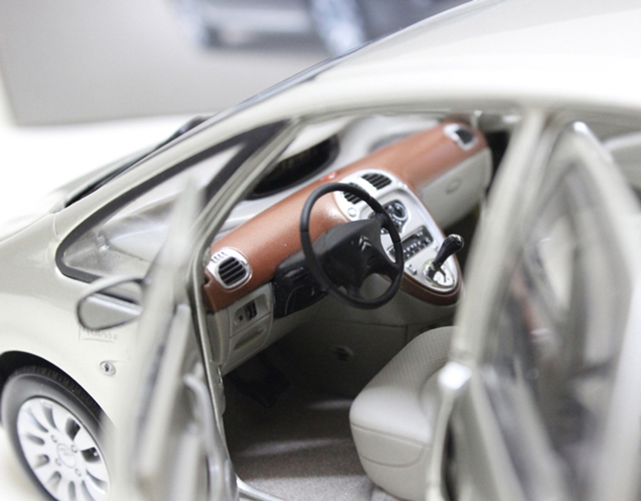RARE 1/18 Dealer Edition Citroen Picasso (Silver) Diecast