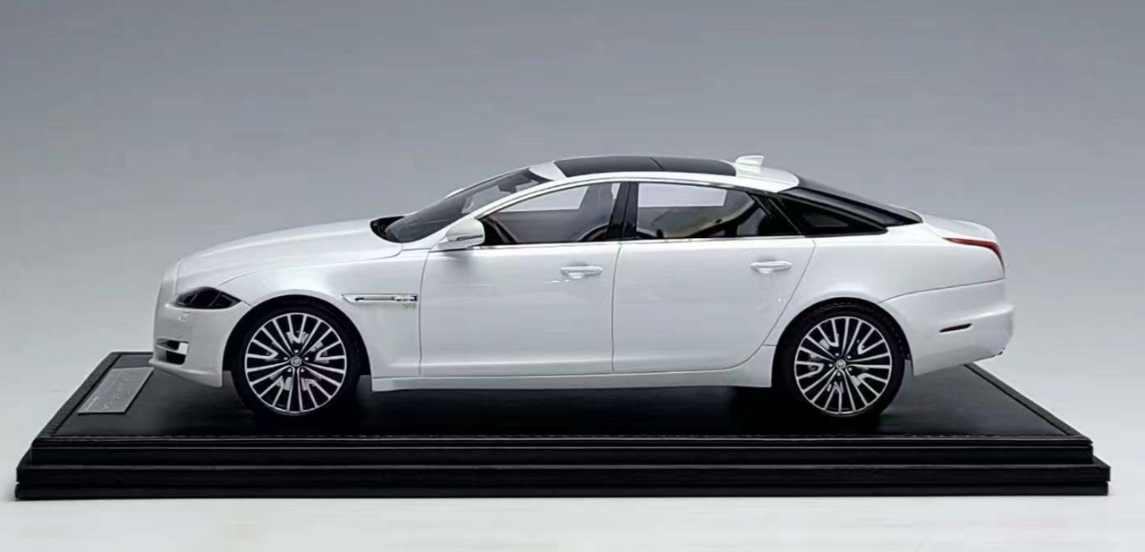 ノレブ 1/18 ジャガー XJ-S 5.3 H.E. コンバーチブル 1988 ライト