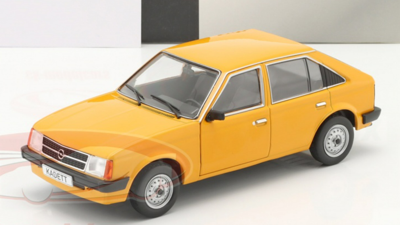 1/24 WhiteBox Opel Kadett D (Orange) Car Model