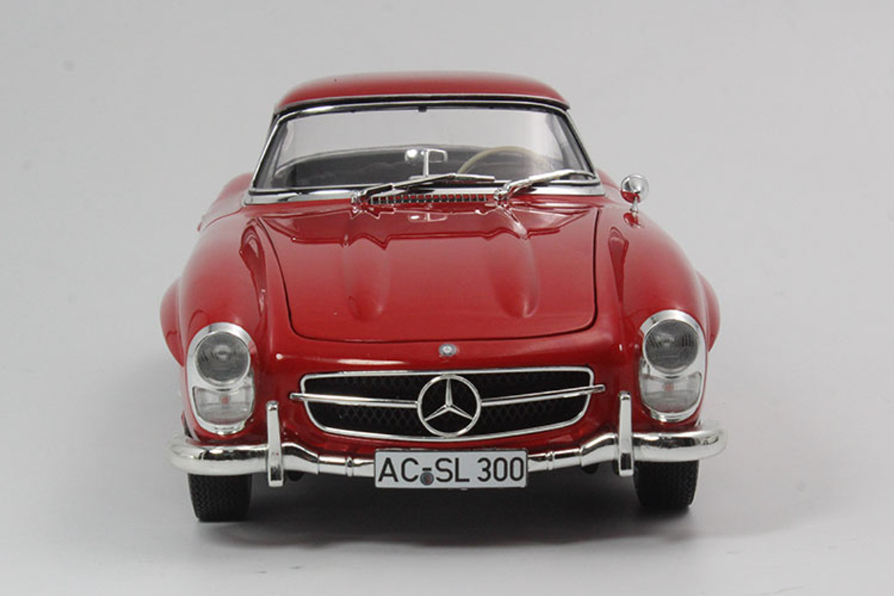 Mercedes-Benz 300SE レッド 1/18 Revell 1:18 Mercedes-Benz 300 SE with hardtop 1961 dark red