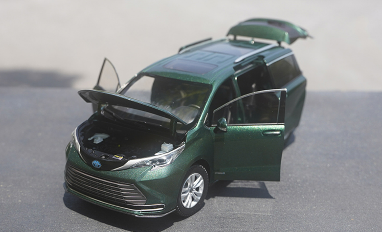 1/18 Dealer Edition Toyota Sienna 4th Generation (2020-Present) (Green) Diecast Car Model