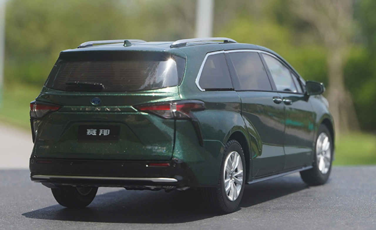 1/18 Dealer Edition Toyota Sienna 4th Generation (2020-Present) (Green) Diecast Car Model