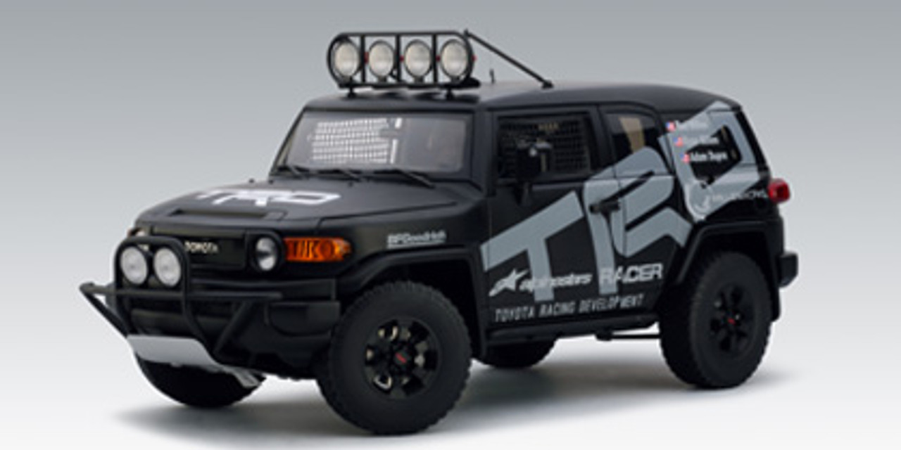 AUTOart オートアート 1/18 TOYOTA FJクルーザー TRD-