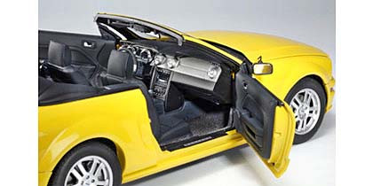 1/18 AUTOart 2006 Ford Mustang GT Convertible (Yellow) Diecast Car