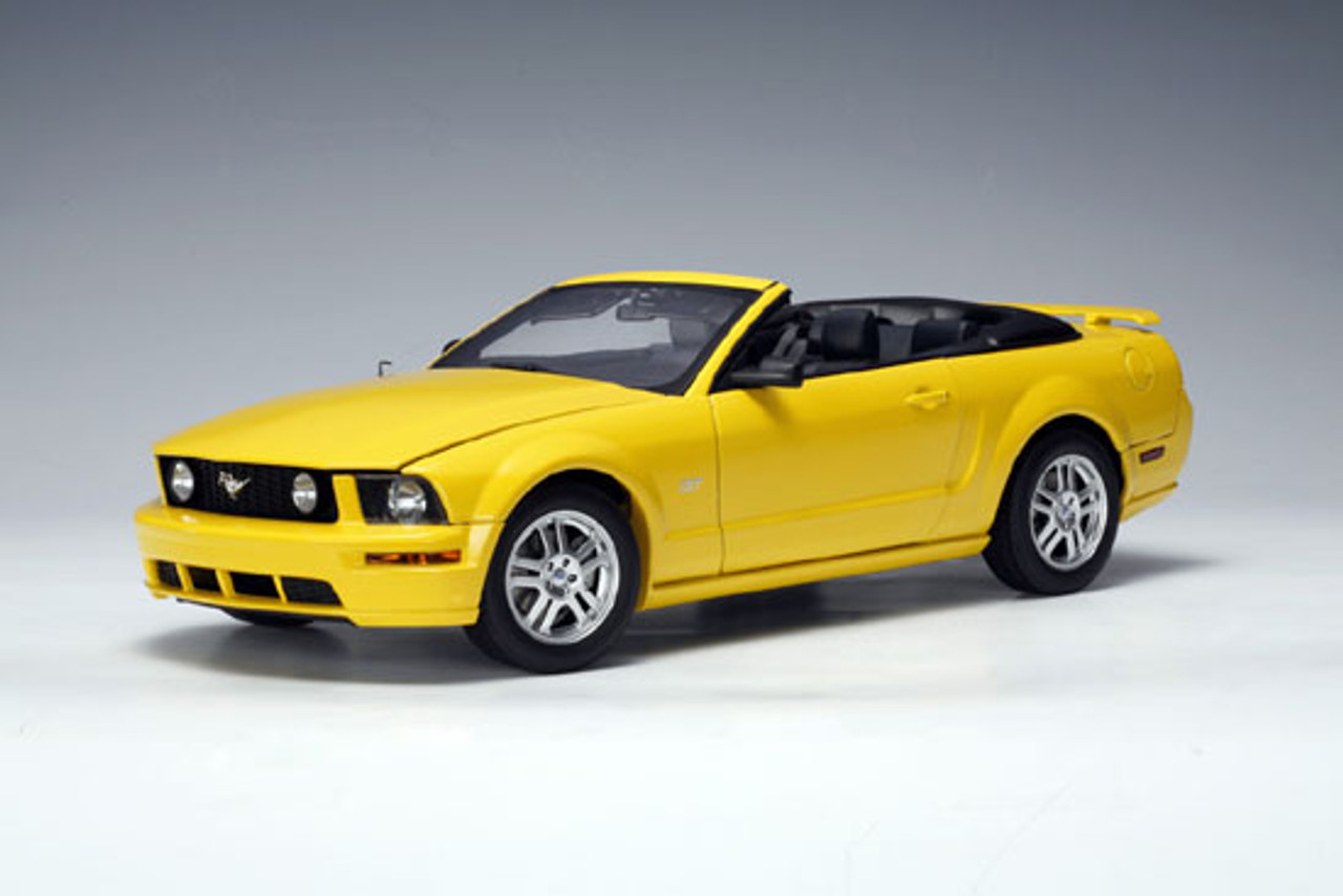 1/18 AUTOart Ford Mustang GT Convertible (Yellow) Diecast Car