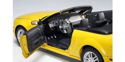 1/18 AUTOart 2006 Ford Mustang GT Convertible (Yellow) Diecast Car