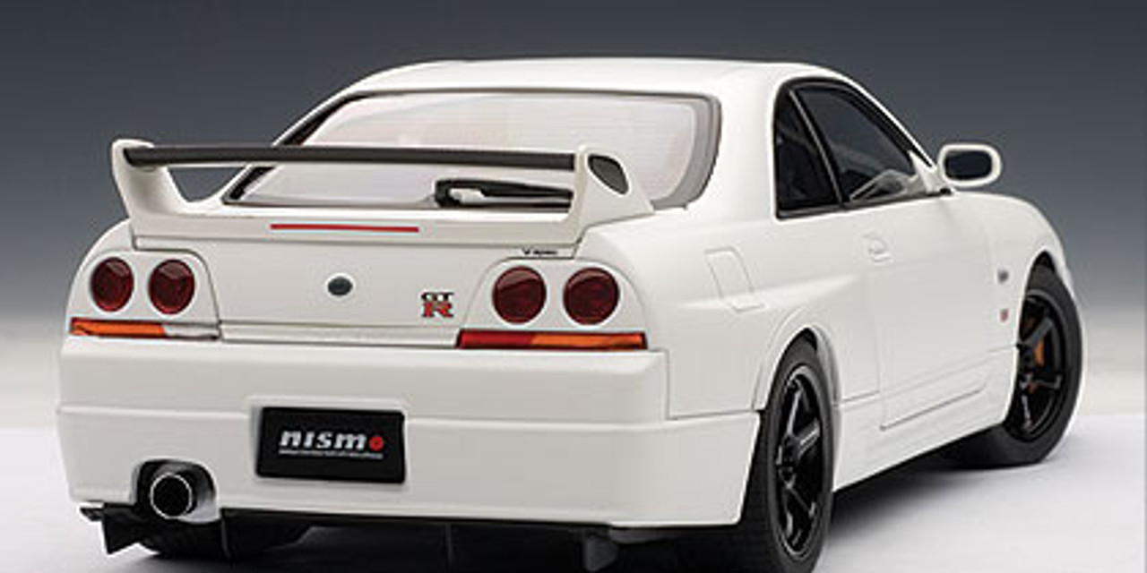 1/18 AUTOart Nissan Skyline GTR GT-R R33 R-Tune (White) Diecast Model Car  77325