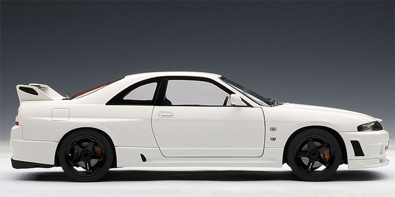 1/18 AUTOart Nissan Skyline GTR GT-R R33 R-Tune (White) Diecast Model Car  77325