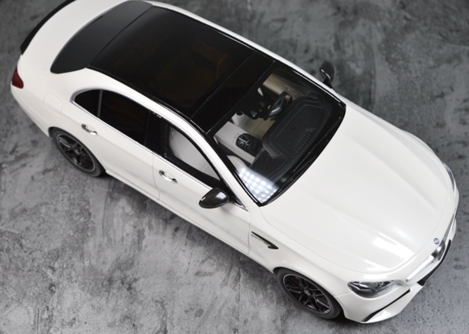 1⁄18 GT sprit メルセデスAMG E63 4MATIC+ Mercedes-Benz AMG E63