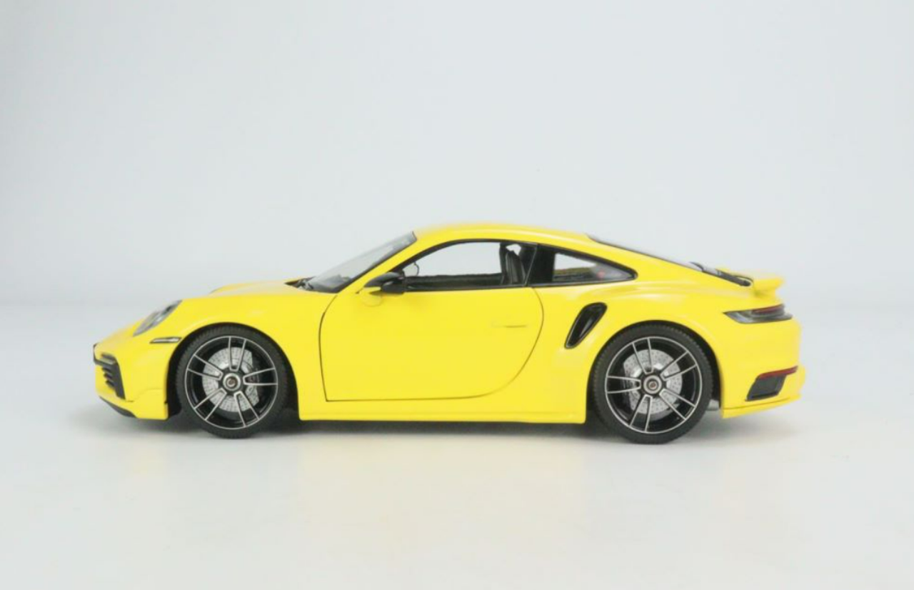 1/18 Minichamps 2021 Porsche 911 (992) Turbo S Coupe (Yellow 