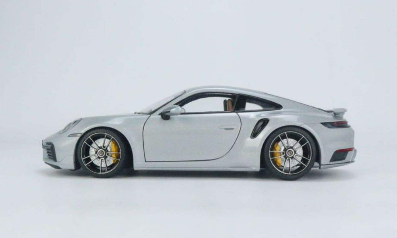 1/18 Minichamps Porsche 911 992 Turbo S (GT Silver) Heritage 