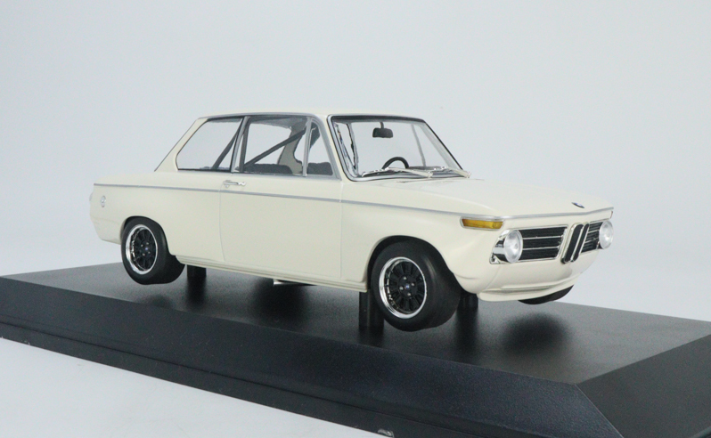 Minichamps 1:18 BMW 2002 Plain Body Version 1970 blanc 155702600 modèle
