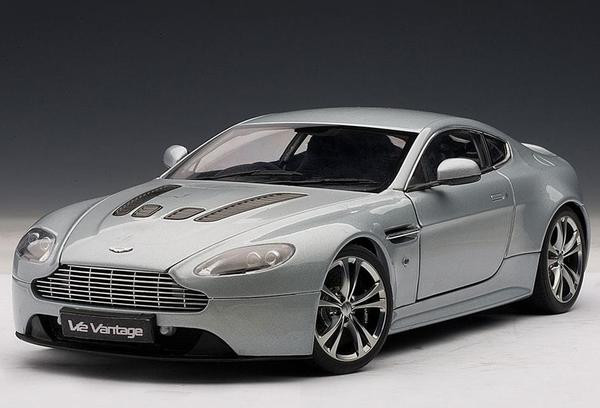 1/18 AUTOart 2010 Aston Martin Vantage V12 (Silver