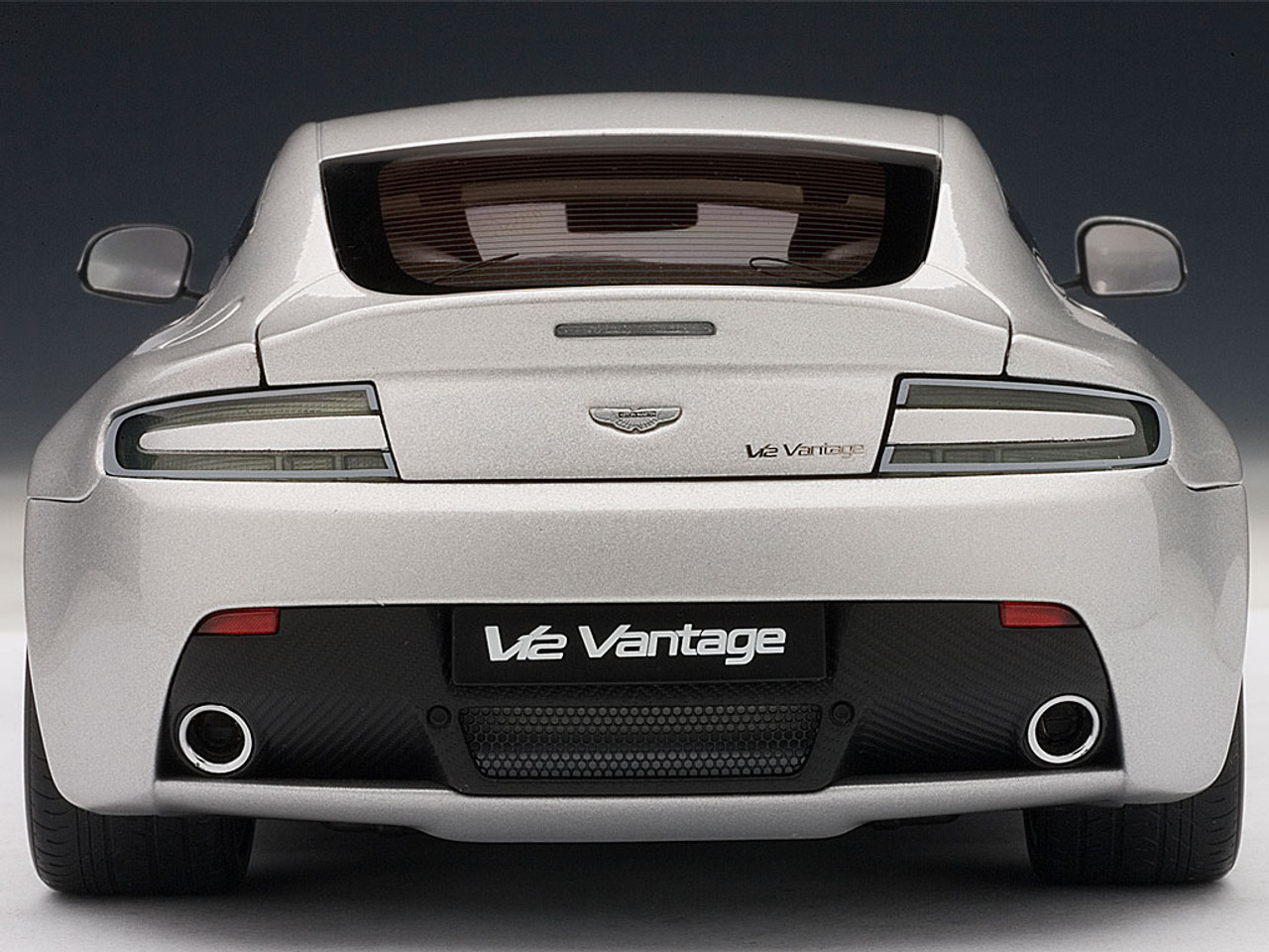1/18 AUTOart 2010 Aston Martin Vantage V12 (Silver) Diecast Car Model 70206