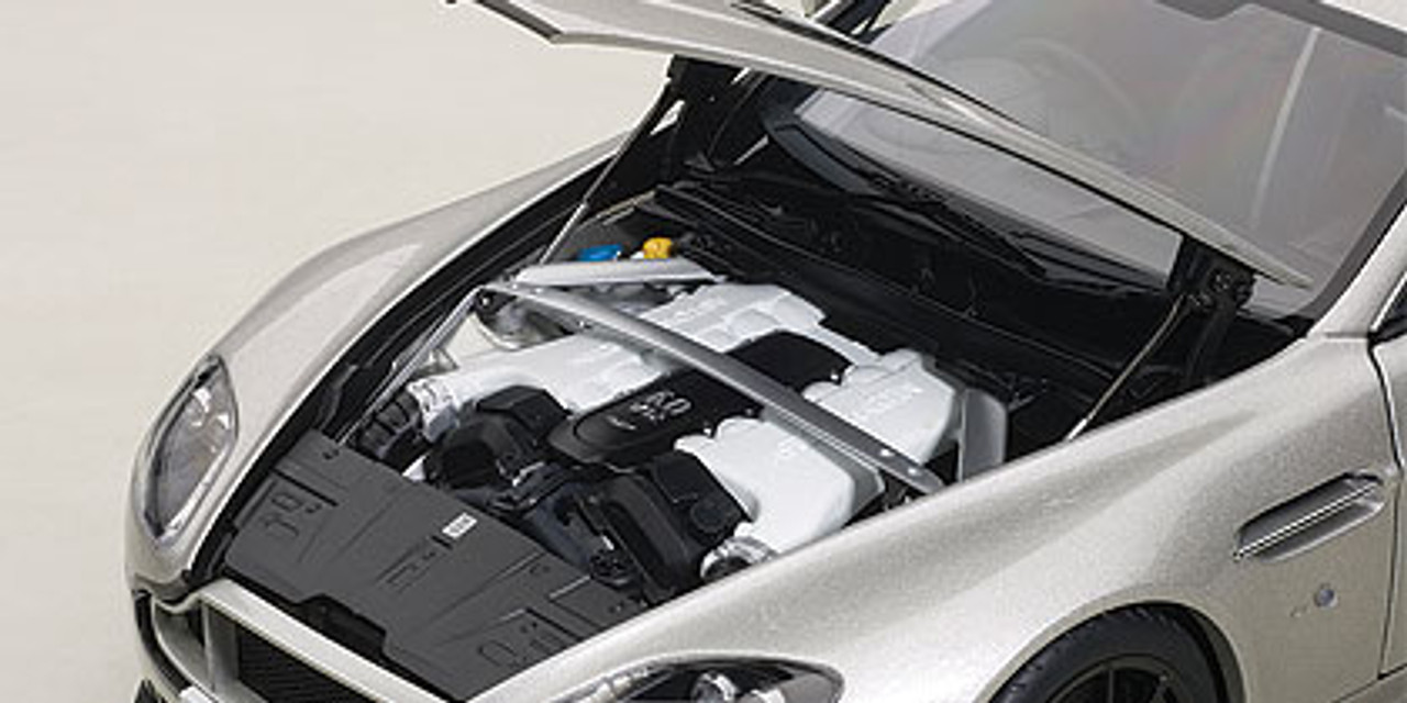 1/18 AUTOart 2015 Aston Martin V12 Vantage S (Meteorite Silver