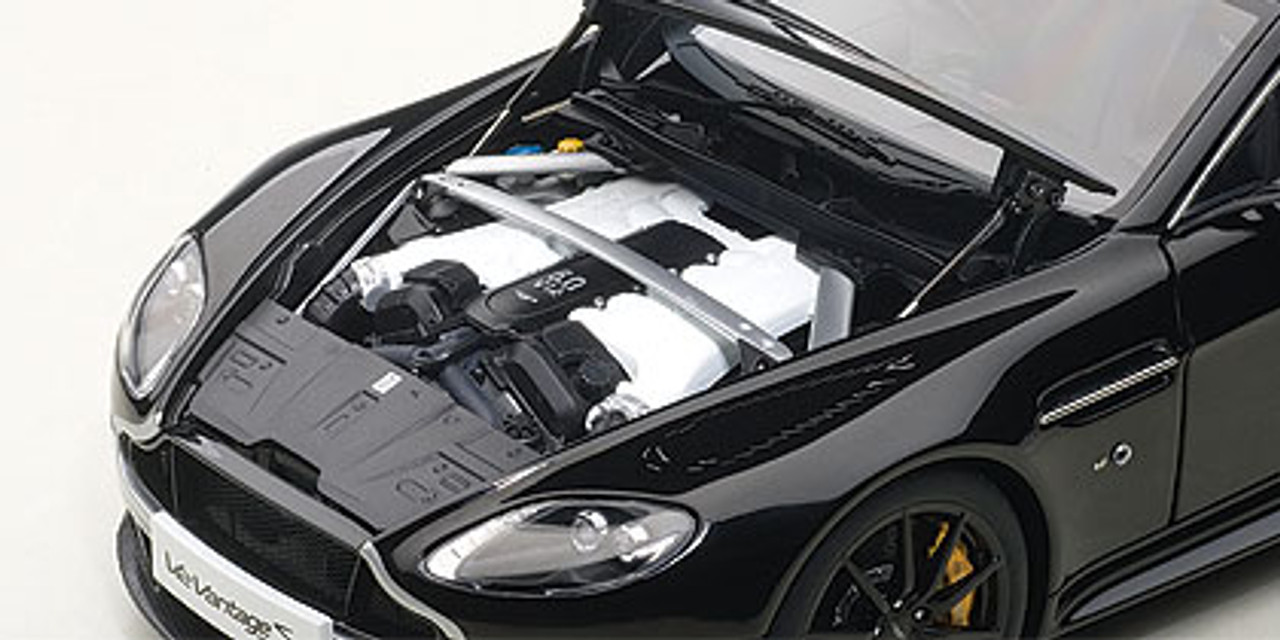 1/18 AUTOart 2015 ASTON MARTIN V12 VANTAGE S (JET BLACK
