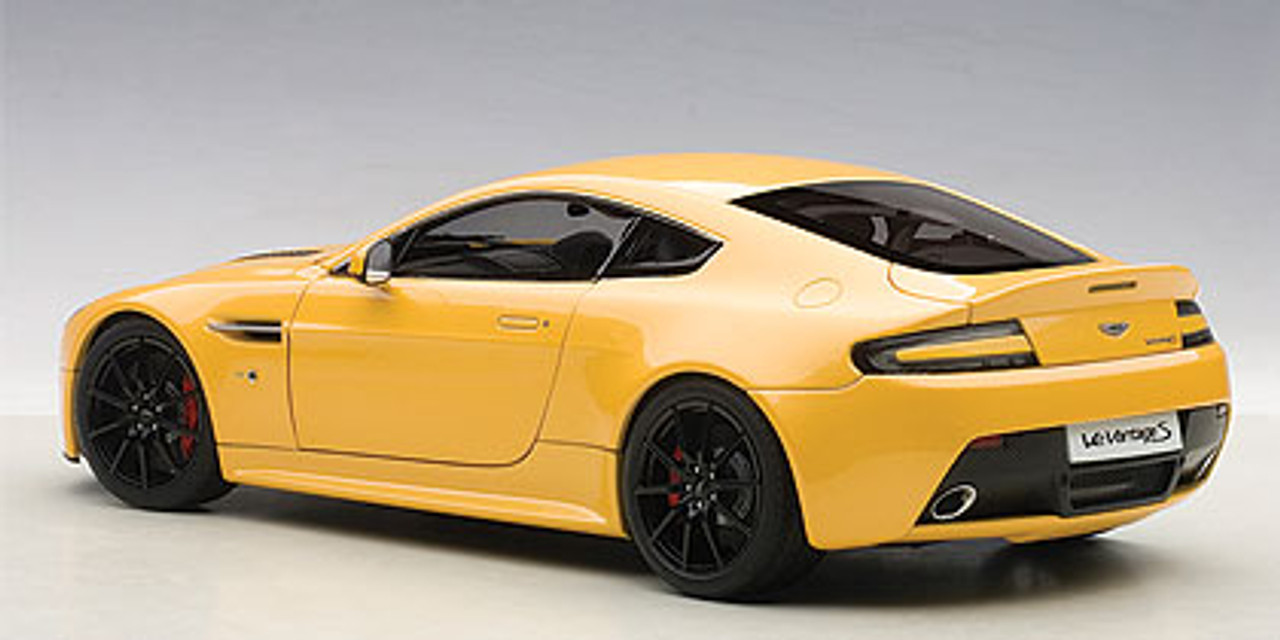 1/18 AUTOart 2015 ASTON MARTIN V12 VANTAGE S (YELLOW TANG) Diecast