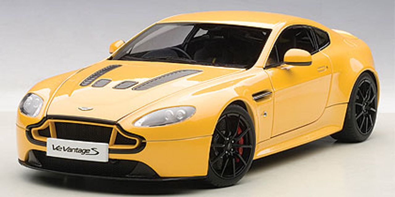 1/18 AUTOart 2015 ASTON MARTIN V12 VANTAGE S (YELLOW TANG) Diecast Car  Model 70252