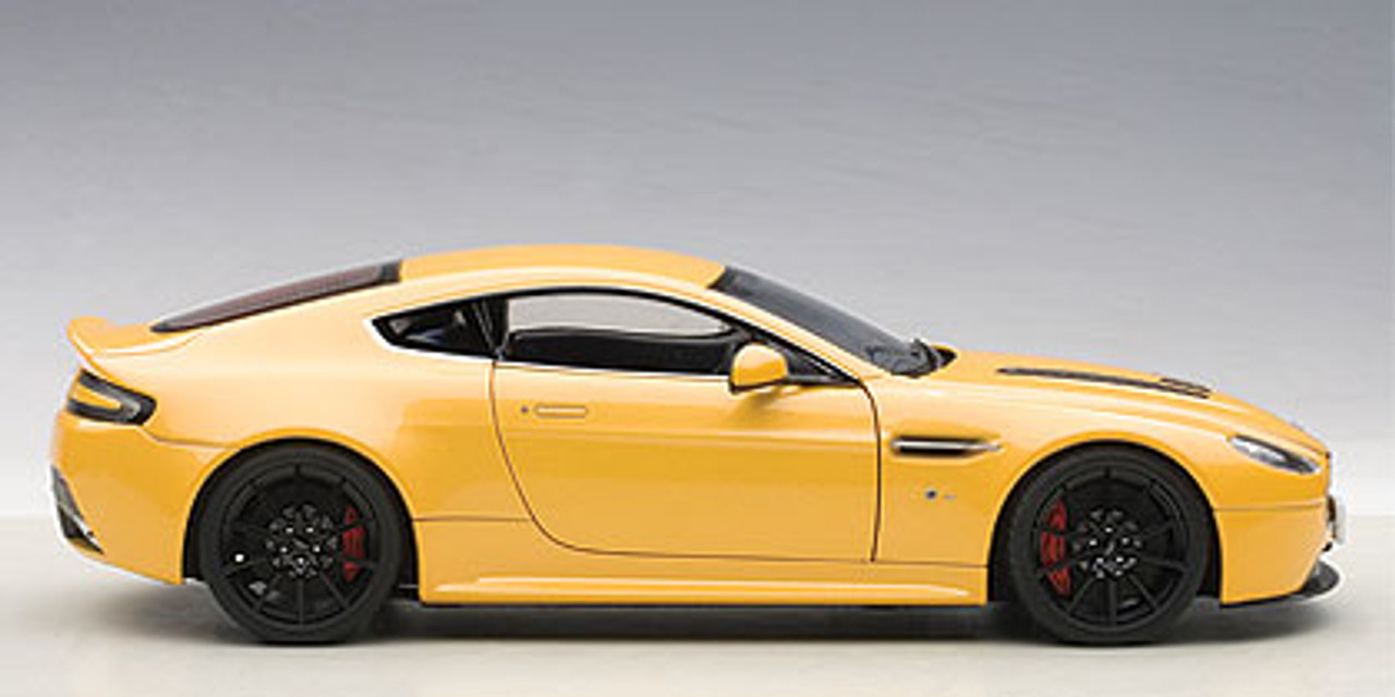 1/18 AUTOart 2015 ASTON MARTIN V12 VANTAGE S (YELLOW TANG) Diecast