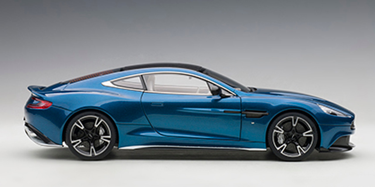 1/18 AUTOart ASTON MARTIN VANQUISH S 2017 (MING BLUE/CLUBSPORT WHITE PACK) Diecast Car Model 70274