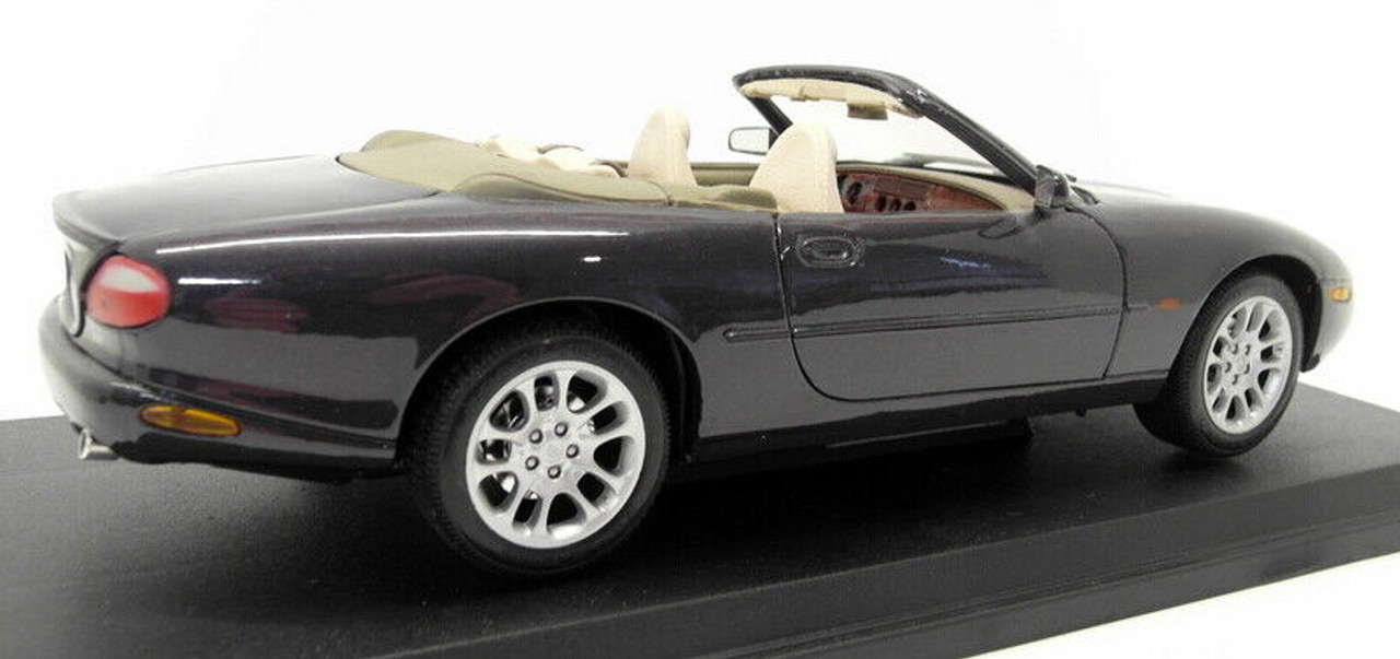 1/18 Maisto 1998 Jaguar XKR Convertible Purple Diecast Car Model