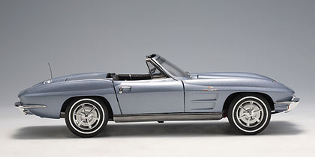 1/18 AUTOart 1963 Chevrolet Chevy Corvette C2 Convertible (Silver Blue)  Diecast Car Model