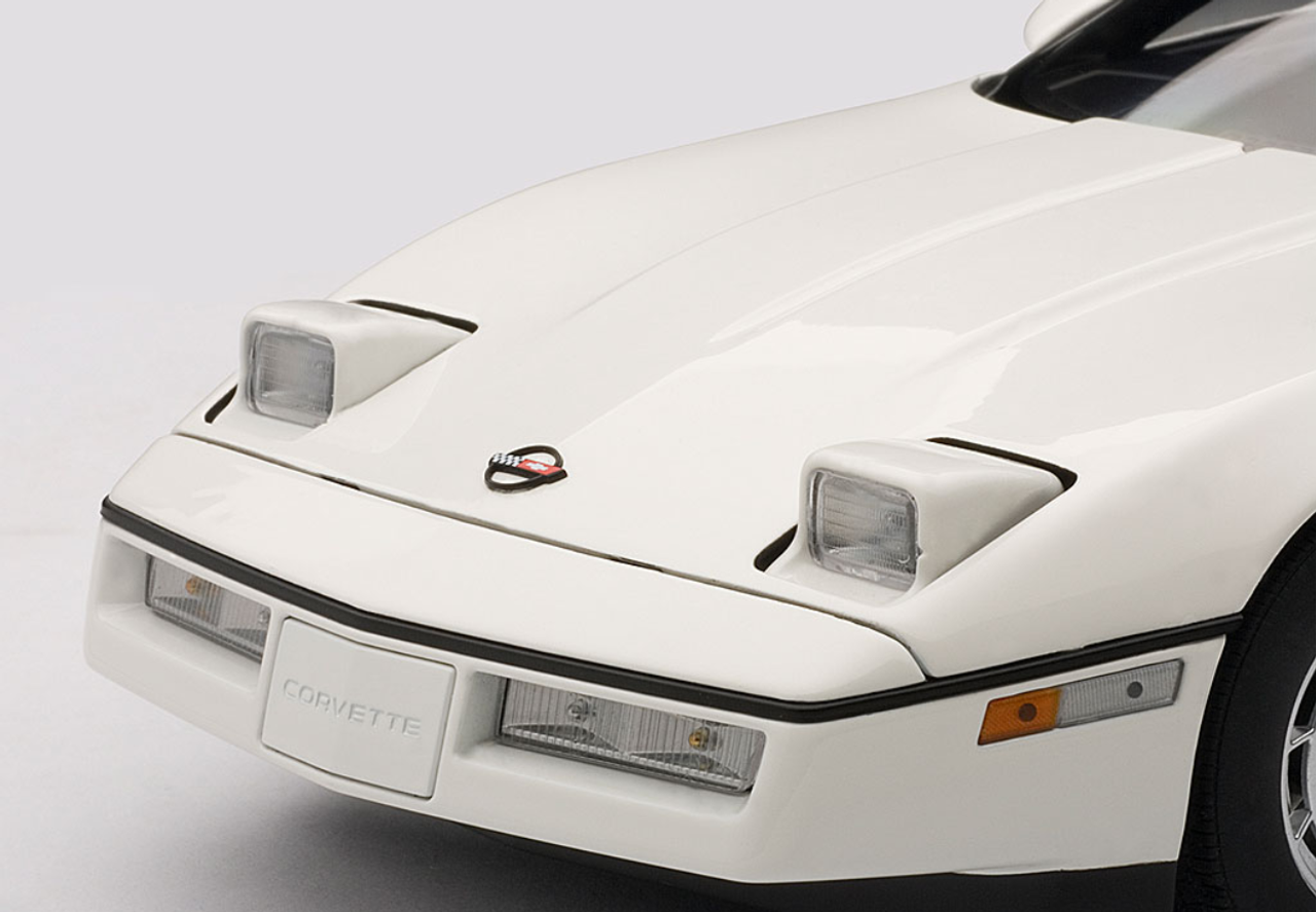 1/18 AUTOart 1986 Chevrolet Corvette C4 (White) Diecast Car Model