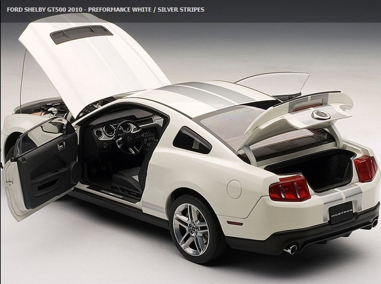 1/18 AUTOart Ford Mustang Shelby GT500 (White with Silver Stripes) Diecast Car Model