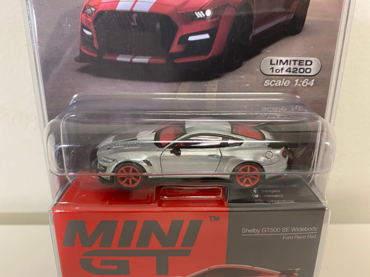 CHASE 1/64 Mini GT Ford Shelby GT500 SE Widebody (Silver with Red Wheels) Diecast Car Model