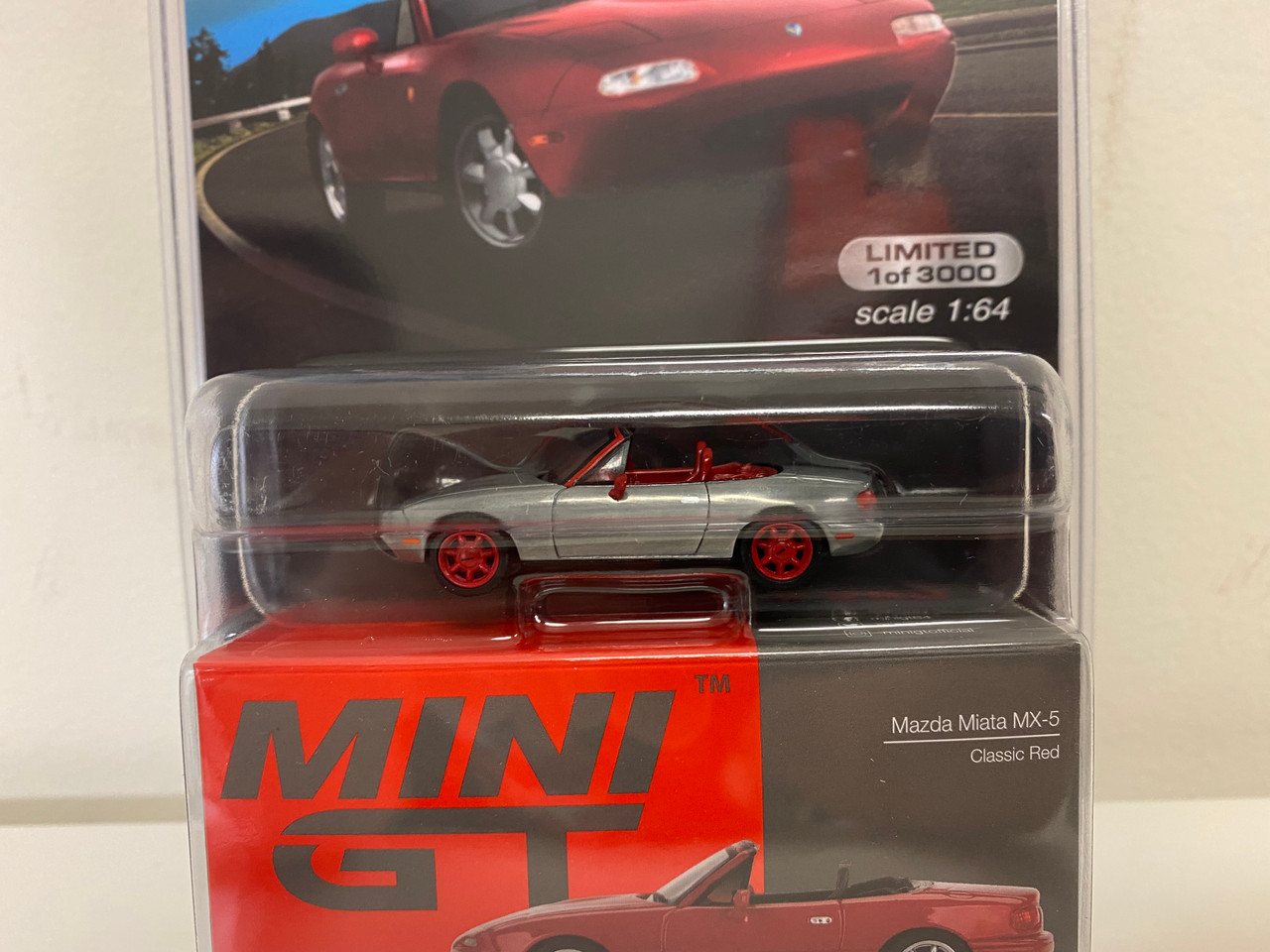 CHASE 1/64 Mini GT Mazda Miata MX-5 (NA) Classic LHD (Silver Grey with Red Wheels) Car Model