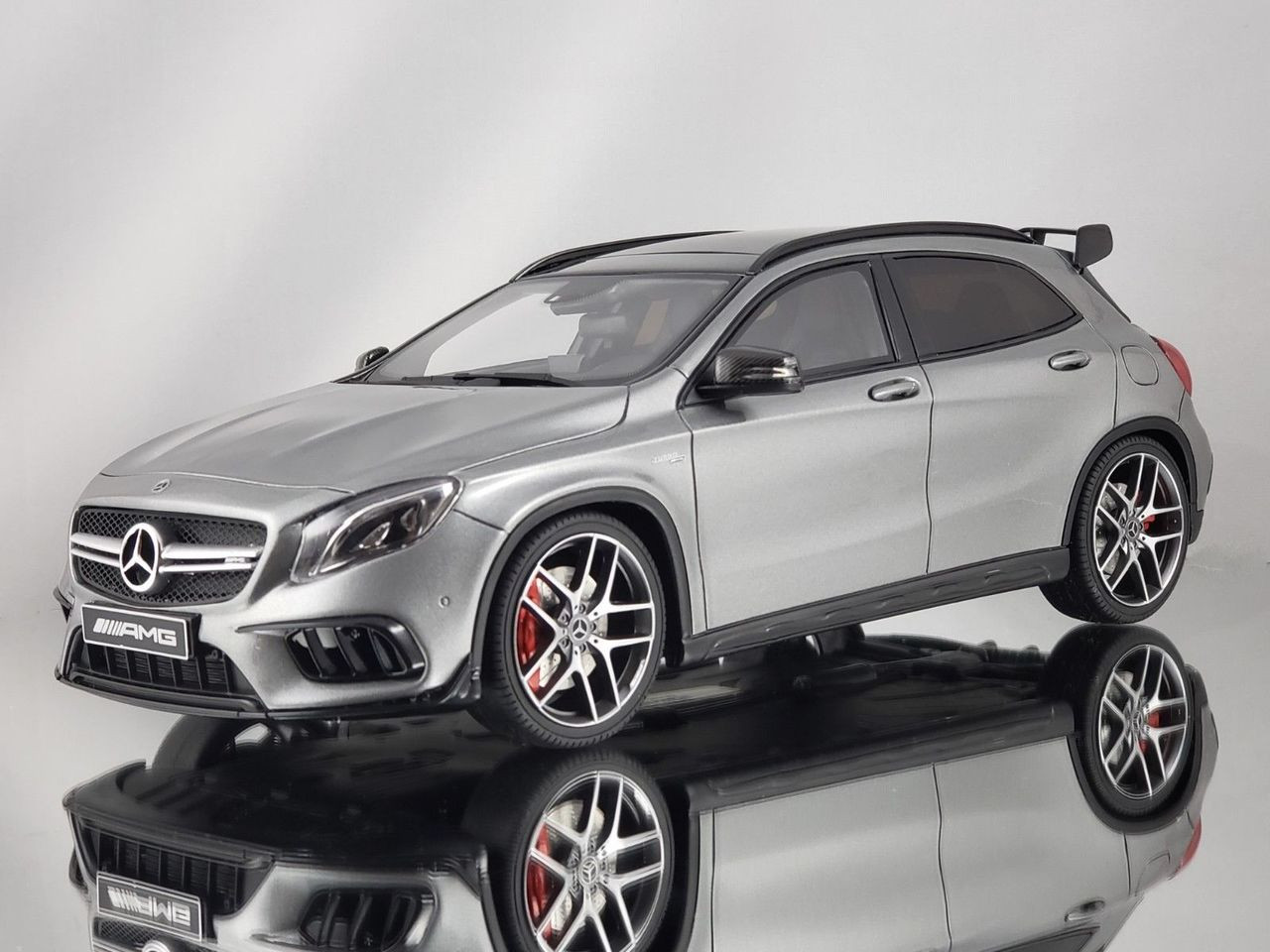 1/18 GT Spirit GTSpirit Mercedes-Benz MB Mercedes GLA45 GLA 45 AMG