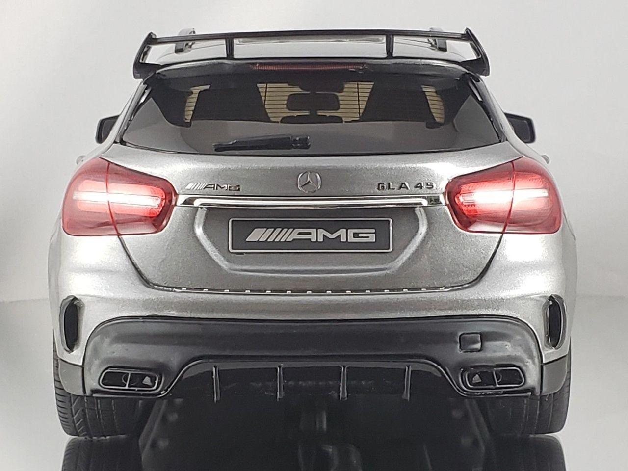 1/18 GTスピリット　メルセデスベンツ　GLA45AMG ミニカー　ブラック 1/18 GT Spirit GTSpirit Mercedes-Benz MB Mercedes GLA45 GLA 45 AMG