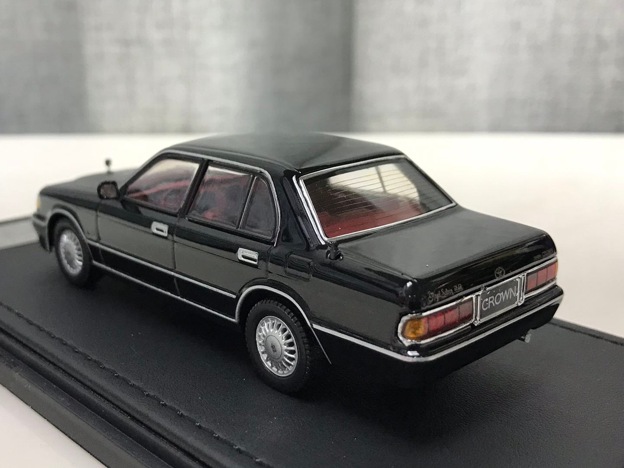 1/43 STC Dealer Edition 1991-1995 Toyota Crown (Black) Car Model