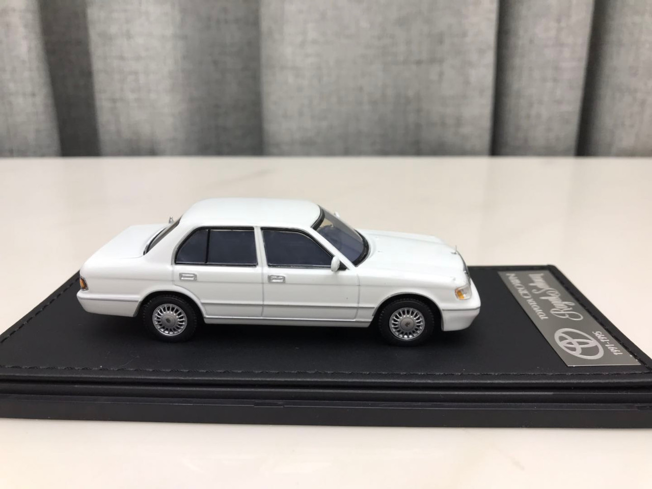 1/43 STC Dealer Edition 1991-1995 Toyota Crown (White) Car Model