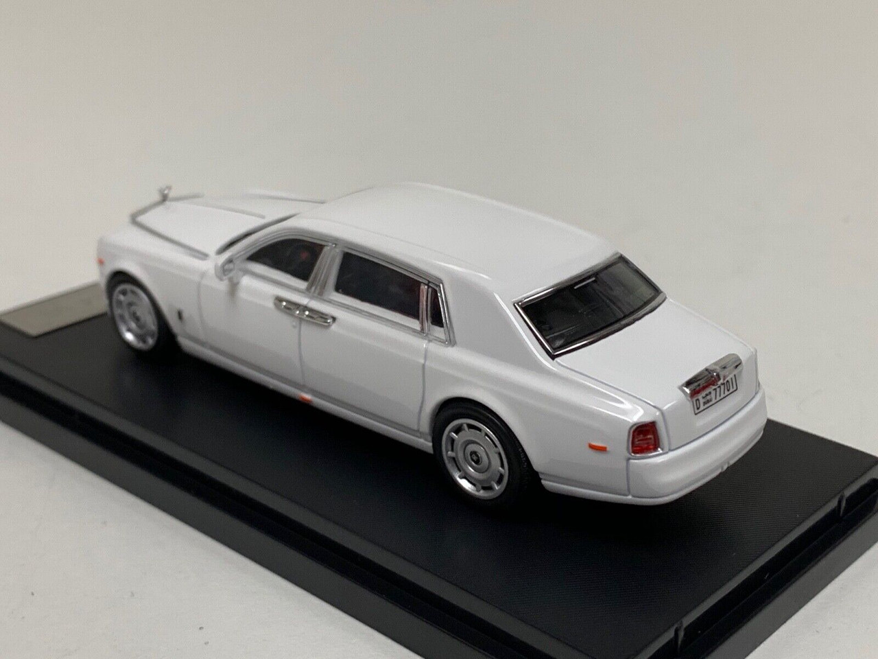 1/64 404 Error Rolls Royce Phantom VII (Gloss White) Car Model