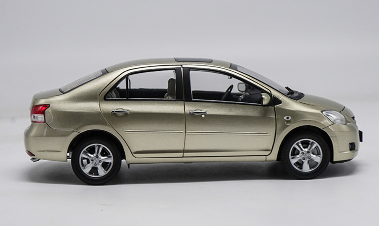 1/18 Dealer Edition Toyota Yaris / Vios (Champagne) 2nd Generation (XP90; 2007–2013) Diecast Car Model