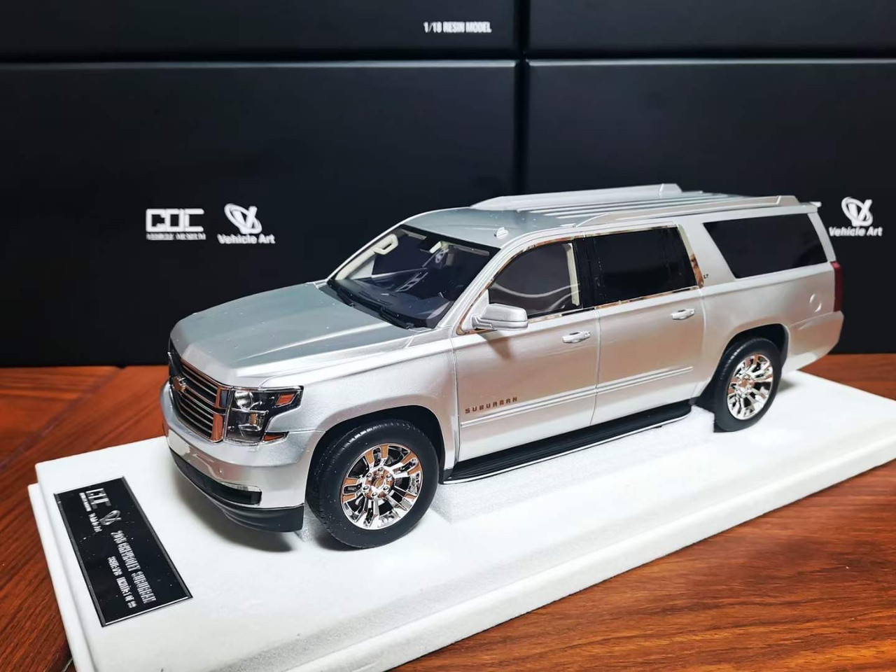 1/18 GOC & Vehicle Art 2015 Chevrolet Chevy Suburban (Silver with Silver  Wheels) Resin Car Model Limited 99 Pieces